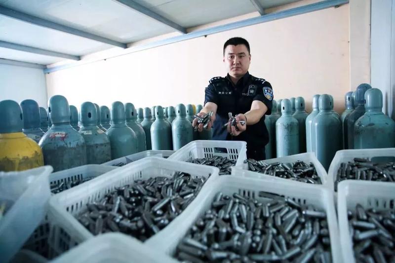 “致命化學師”終被端！即墨一“搞笑”團伙的瘋狂之旅與覆滅記